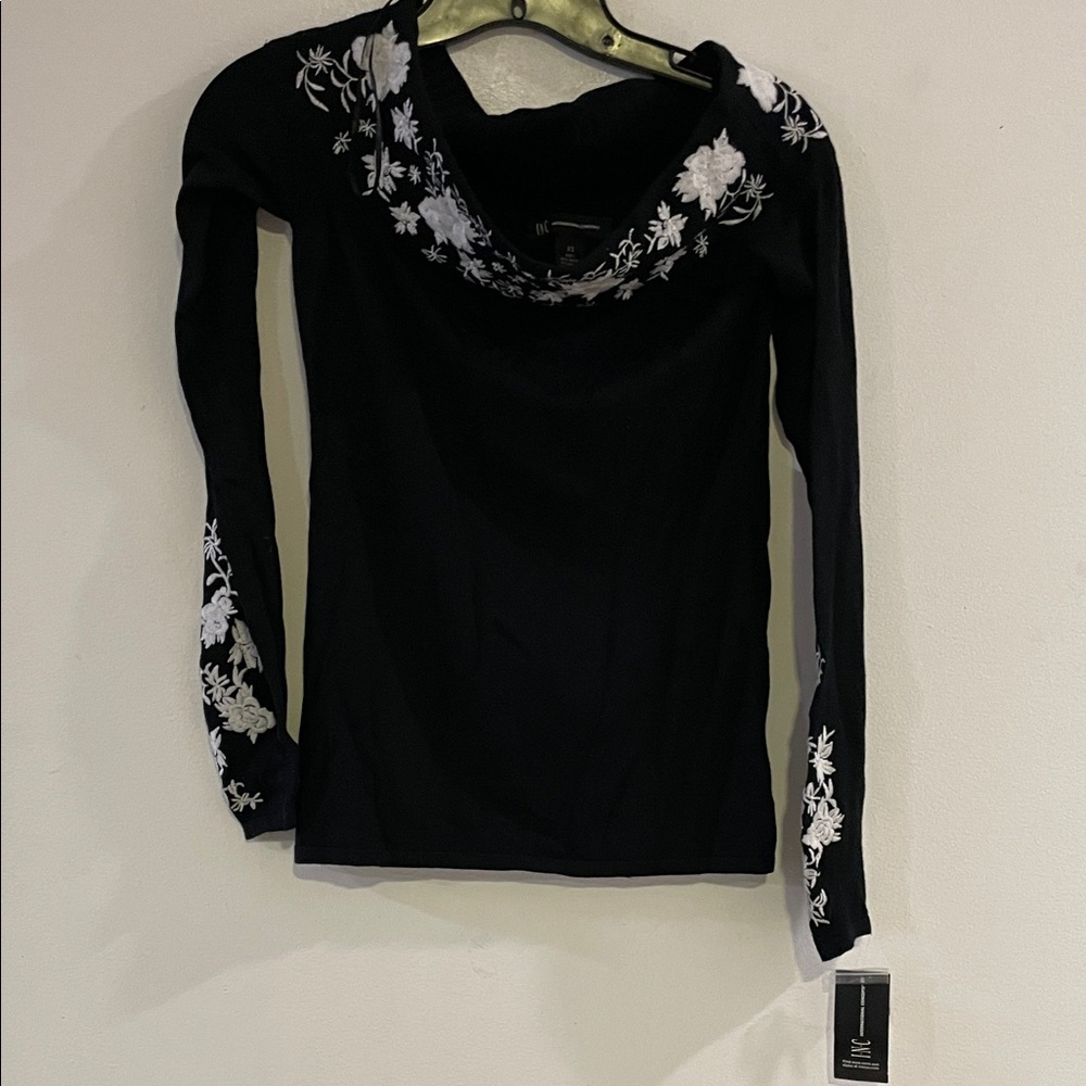 NWT Black Floral Embroidered Long Sleeve Top XS